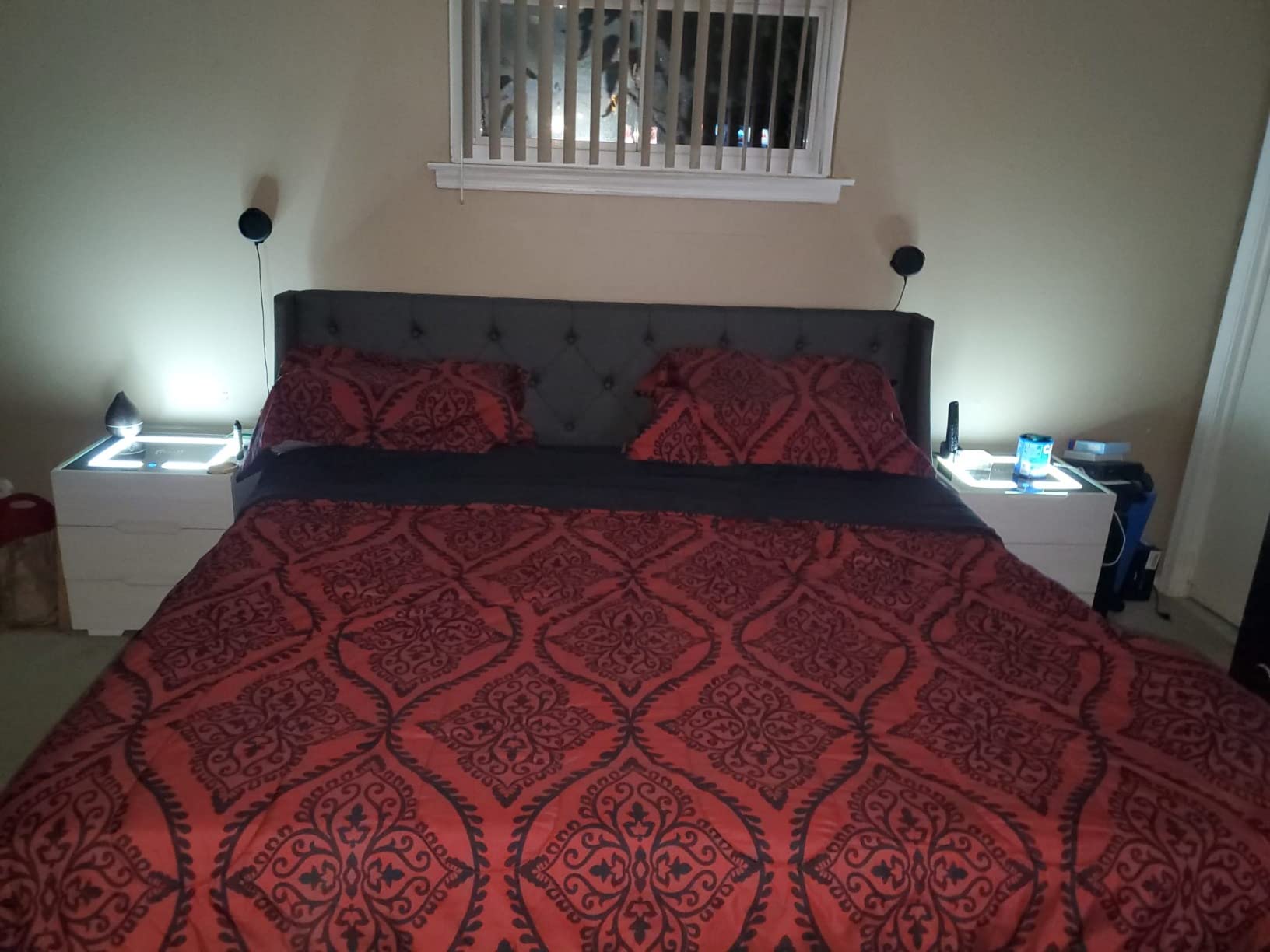 【Furniture】Nightstands Wireless Charging Station and LED Lights, Modern End Side Table with 3 Drawer